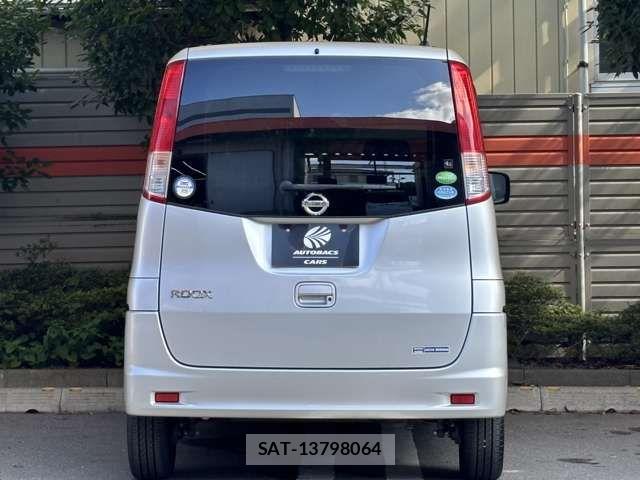 Nissan ROOX 2012-07 8038018-16