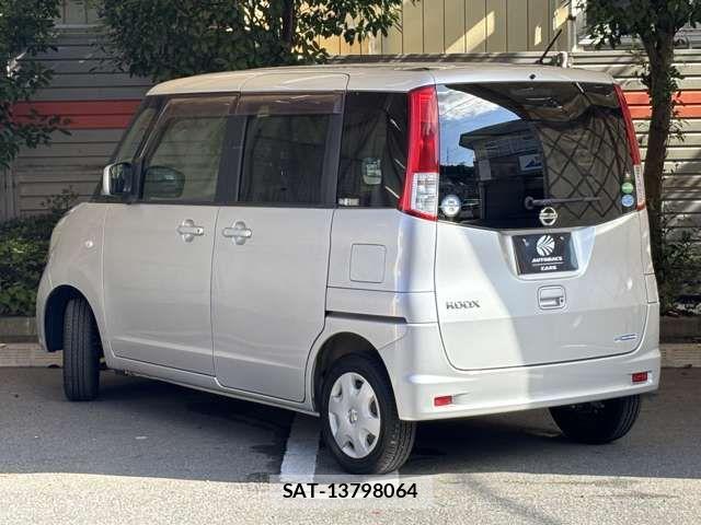 Nissan ROOX 2012-07 8038018-17