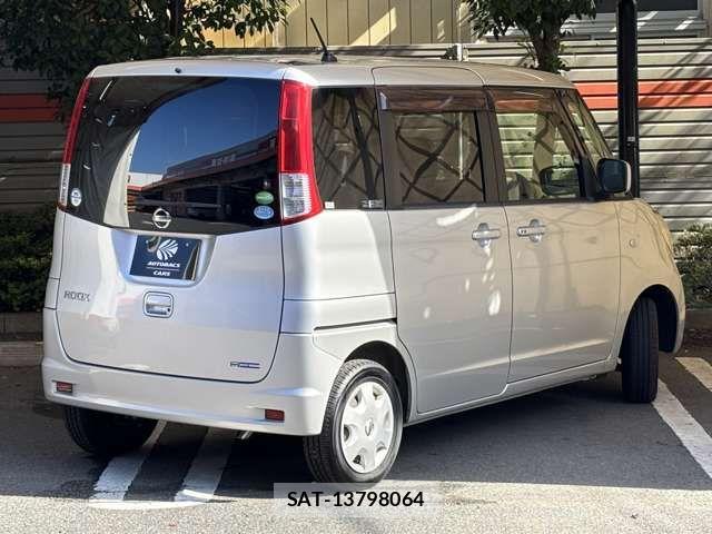 Nissan ROOX 2012-07 8038018-2