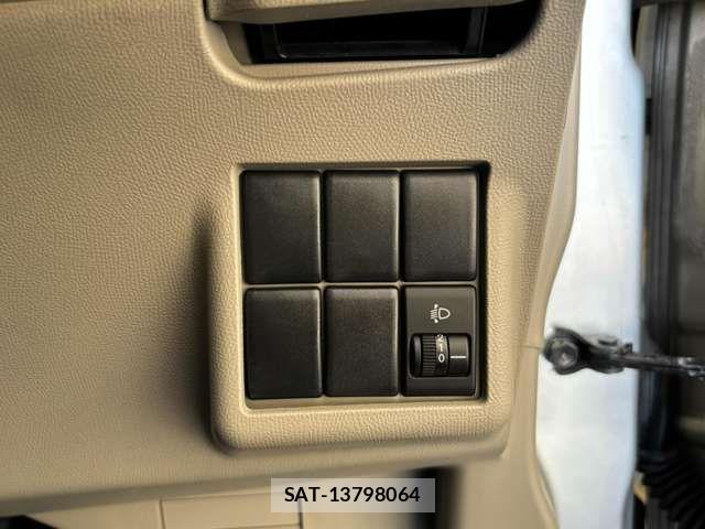 Nissan ROOX 2012-07 8038018-4