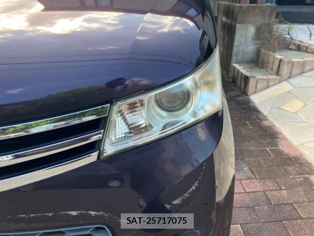Nissan ROOX 2010-11 8038026-10