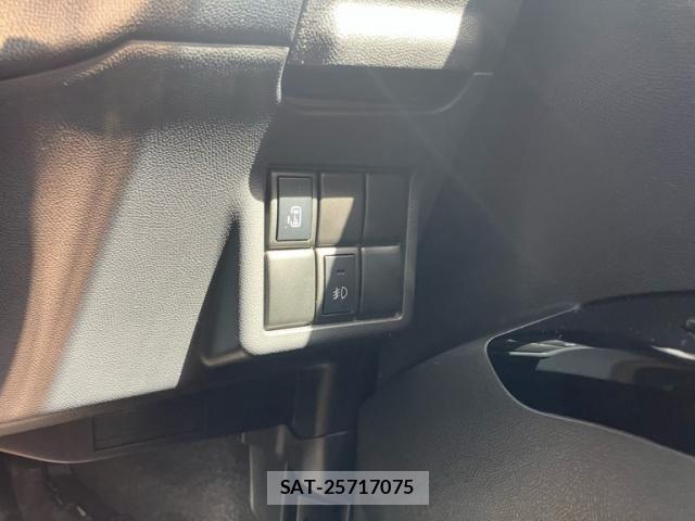 Nissan ROOX 2010-11 8038026-17