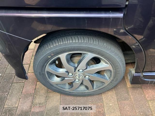 Nissan ROOX 2010-11 8038026-3