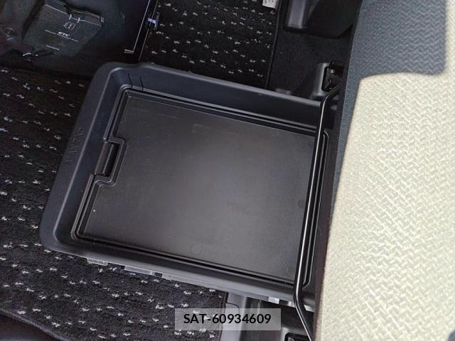 Nissan ROOX 2023-09 8101662-22
