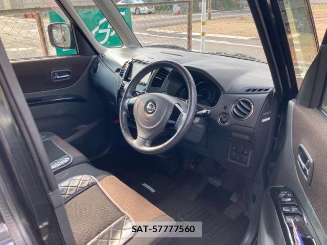 Nissan ROOX 2012-04 8101676-8