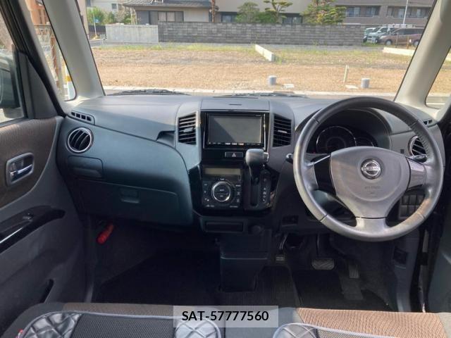 Nissan ROOX 2012-04 8101676-9