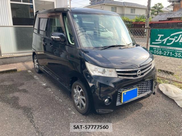 Nissan ROOX 2012-04 8101676-1