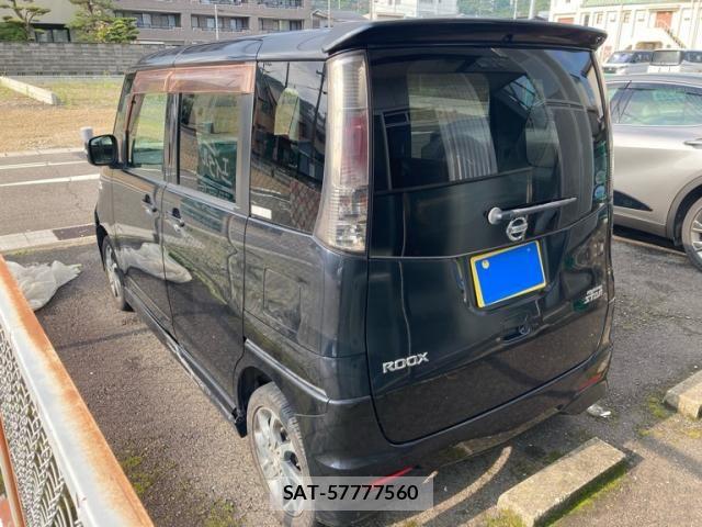 Nissan ROOX 2012-04 8101676-3