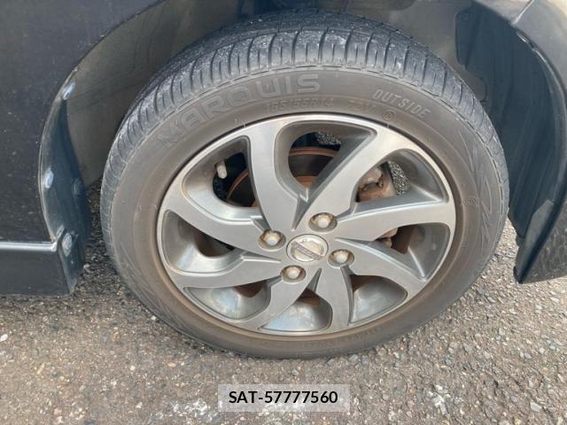 Nissan ROOX 2012-04 8101676-5