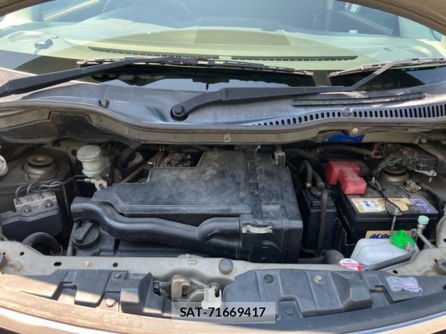 Nissan ROOX 2012-02 8132185-9