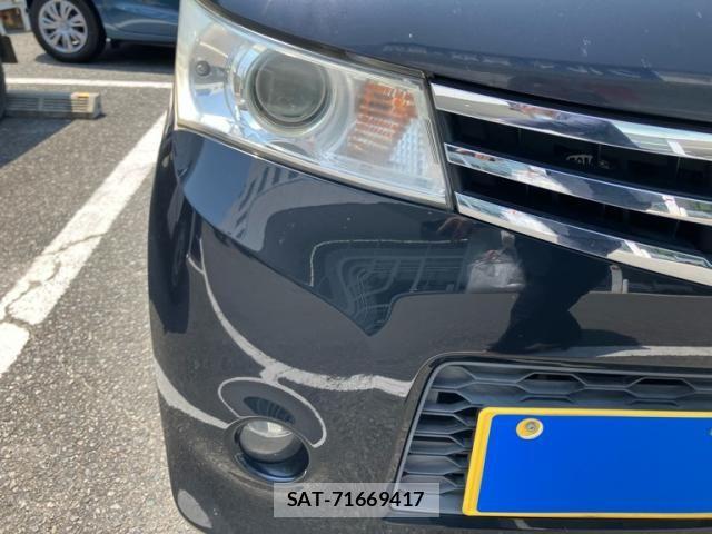 Nissan ROOX 2012-02 8132185-4