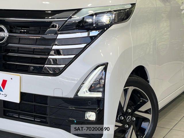 Nissan ROOX 2023-10 8132158-11