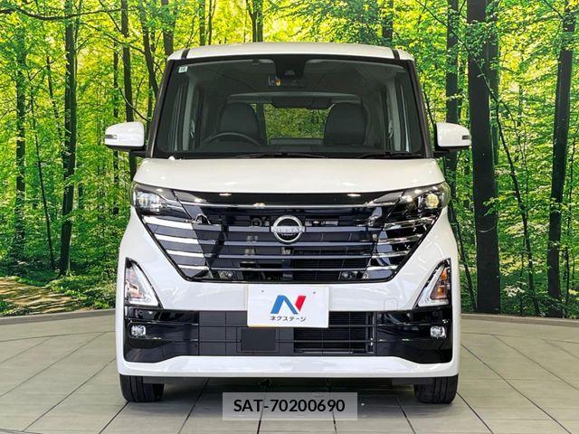 Nissan ROOX 2023-10 8132158-13
