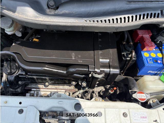 Nissan ROOX 2010-03 8146608-9