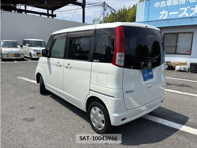 Nissan ROOX 2010-03 8146608-2