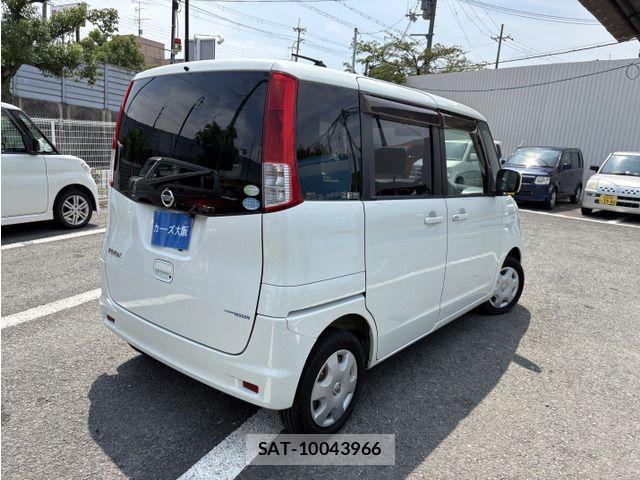 Nissan ROOX 2010-03 8146608-3