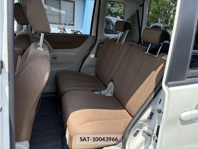 Nissan ROOX 2010-03 8146608-4