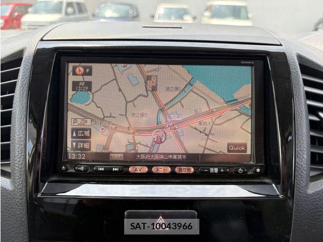 Nissan ROOX 2010-03 8146608-6