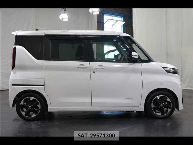 Nissan ROOX 2020-05 8209971-15