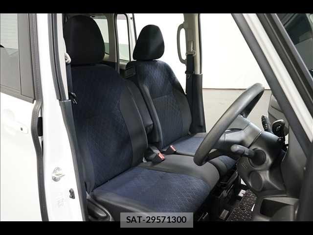 Nissan ROOX 2020-05 8209971-16