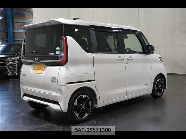 Nissan ROOX 2020-05 8209971-8