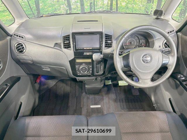 Nissan ROOX 2013-07 8209986-1