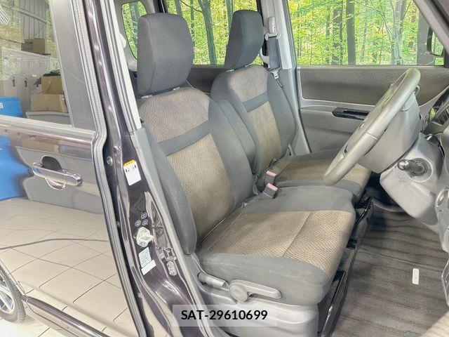 Nissan ROOX 2013-07 8209986-7