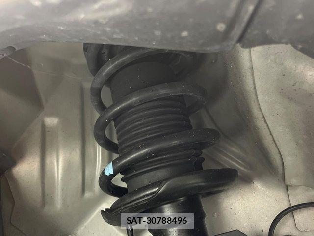 Nissan ROOX 2023-09 8209960-19