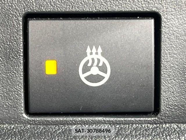 Nissan ROOX 2023-09 8209960-4