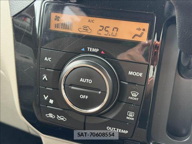 Nissan ROOX 2010-01 8209985-11