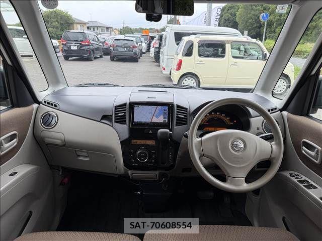 Nissan ROOX 2010-01 8209985-1