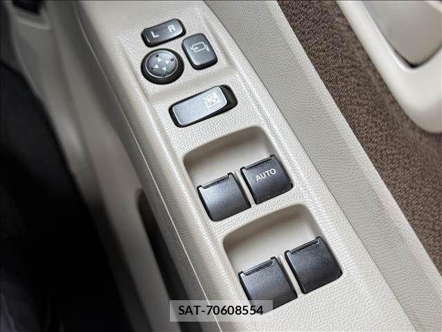 Nissan ROOX 2010-01 8209985-28