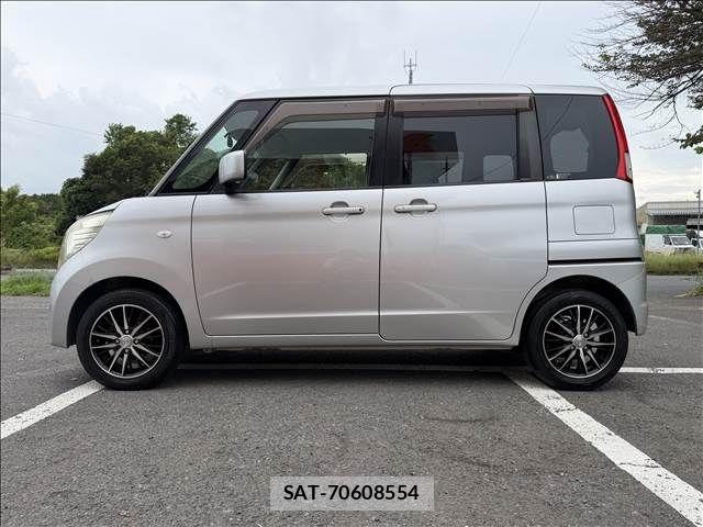 Nissan ROOX 2010-01 8209985-5