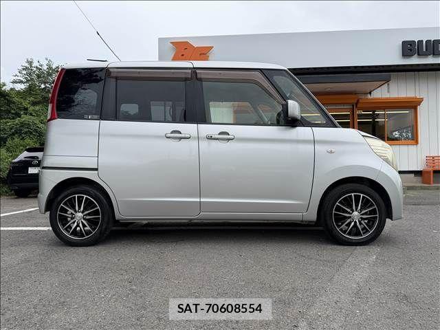 Nissan ROOX 2010-01 8209985-6
