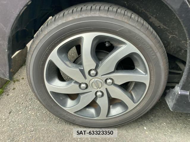 Nissan ROOX 2011-05 8231652-9