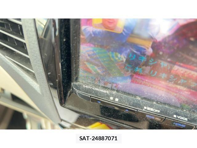 Nissan ROOX 2012-03 8231650-9