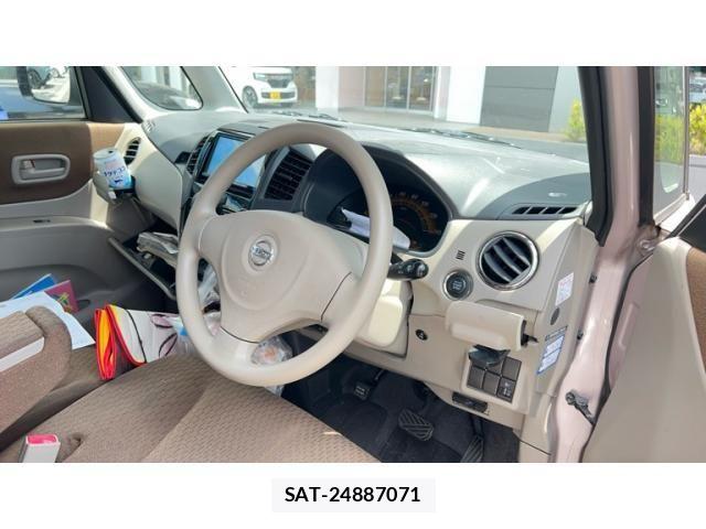 Nissan ROOX 2012-03 8231650-3