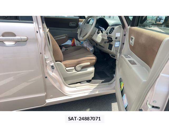 Nissan ROOX 2012-03 8231650-4