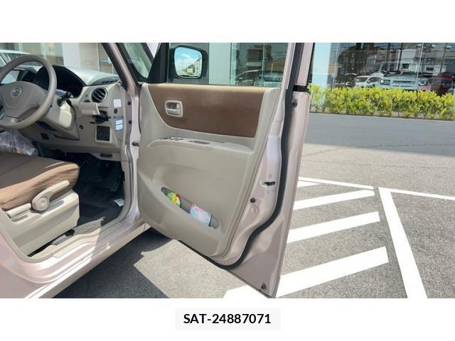 Nissan ROOX 2012-03 8231650-5