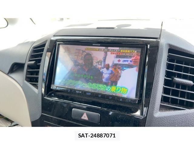 Nissan ROOX 2012-03 8231650-7