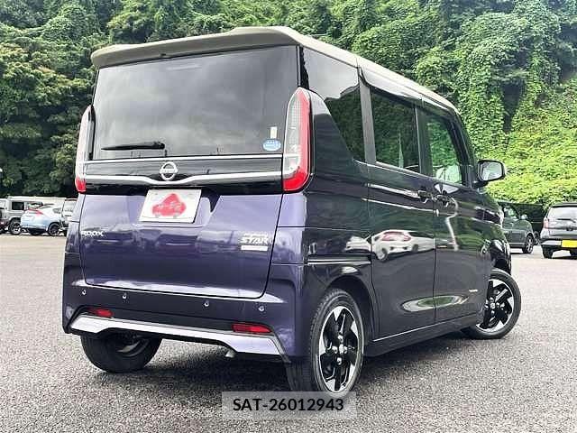 Nissan ROOX 2021-07 8231646-2