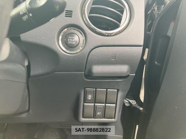 Nissan ROOX 2012-02 8246572-9