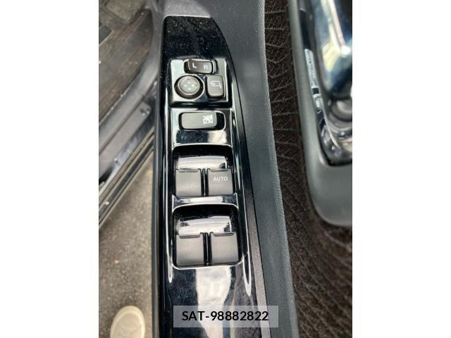 Nissan ROOX 2012-02 8246572-8