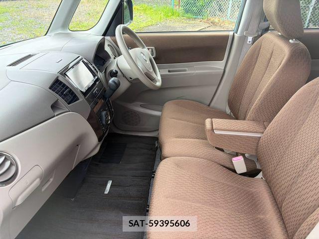 Nissan ROOX 2012-10 8316841-14