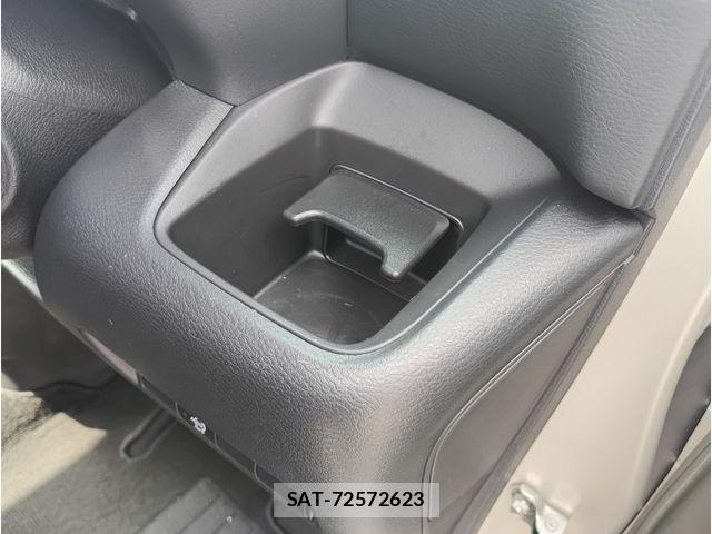 Nissan ROOX 2023-06 8316823-24