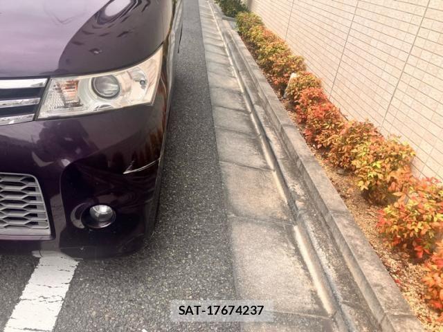 Nissan ROOX 2010-05 8316856-4