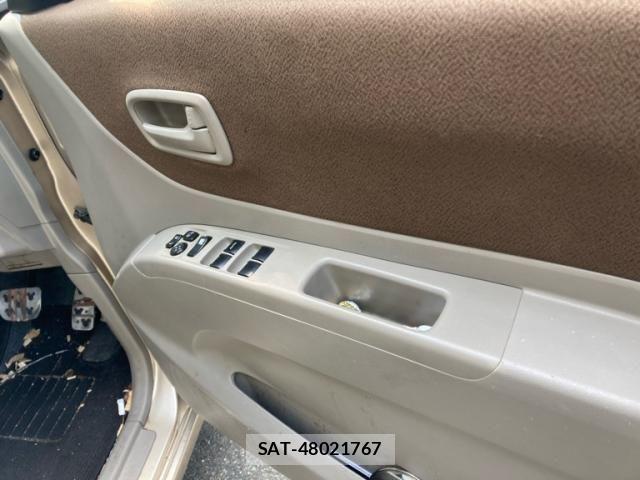 Nissan ROOX 2012-03 8316857-9