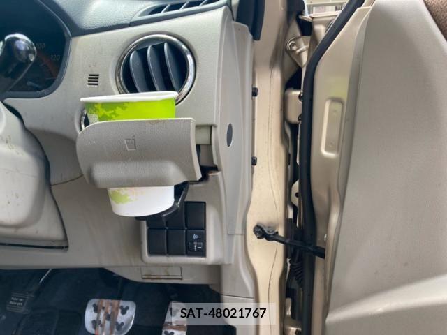 Nissan ROOX 2012-03 8316857-11
