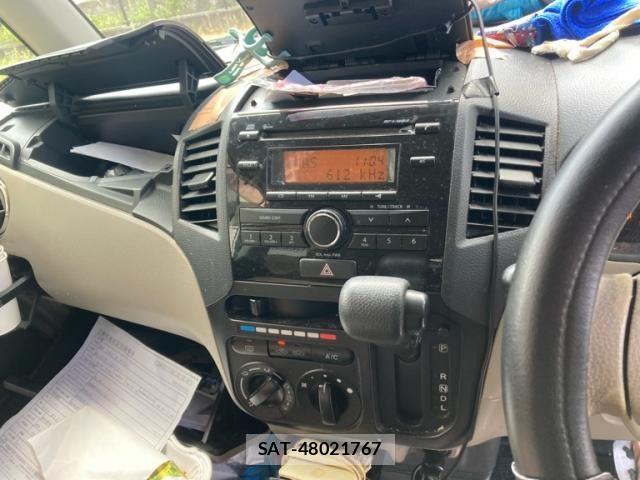 Nissan ROOX 2012-03 8316857-14