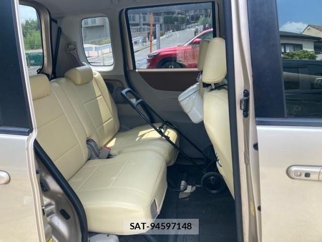 Nissan ROOX 2010-09 8334447-7